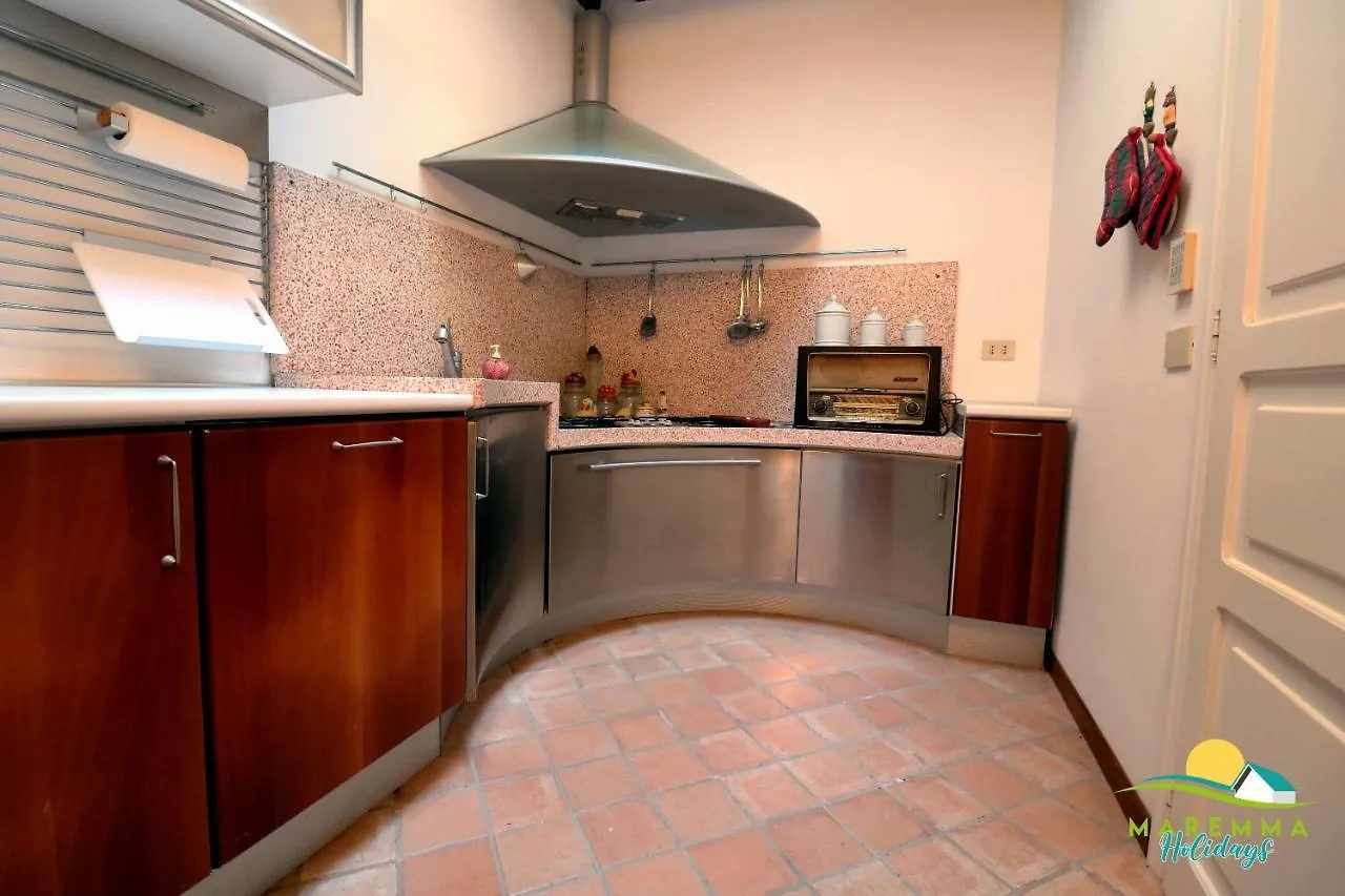 Maremma Holidays : Casa Lory Massa Marittima